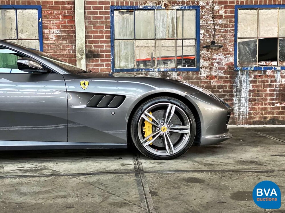 Ferrari GTC4 Lusso 689 PS 6.3 V12 GANZ DCT 2017.
