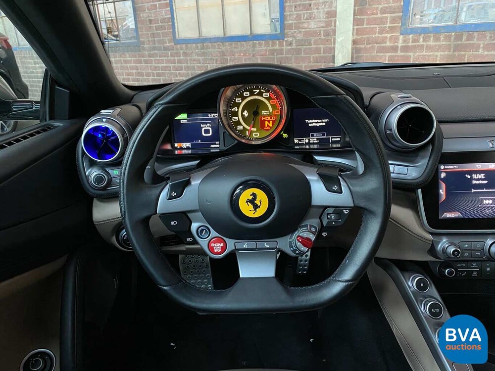 Ferrari GTC4 Lusso 689 PS 6.3 V12 GANZ DCT 2017.