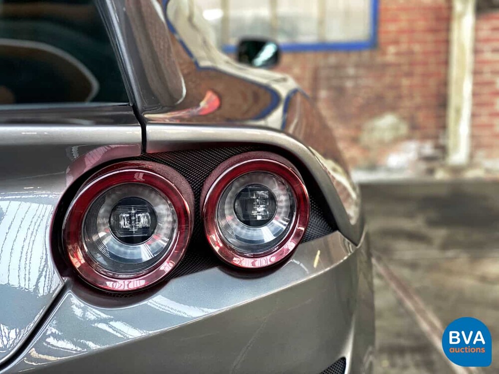 Ferrari GTC4 Lusso 689 PS 6.3 V12 GANZ DCT 2017.