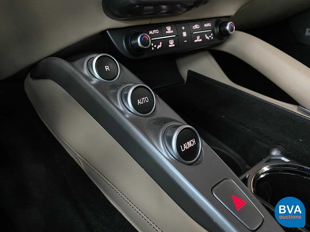 Ferrari GTC4 Lusso 689 PS 6.3 V12 GANZ DCT 2017.