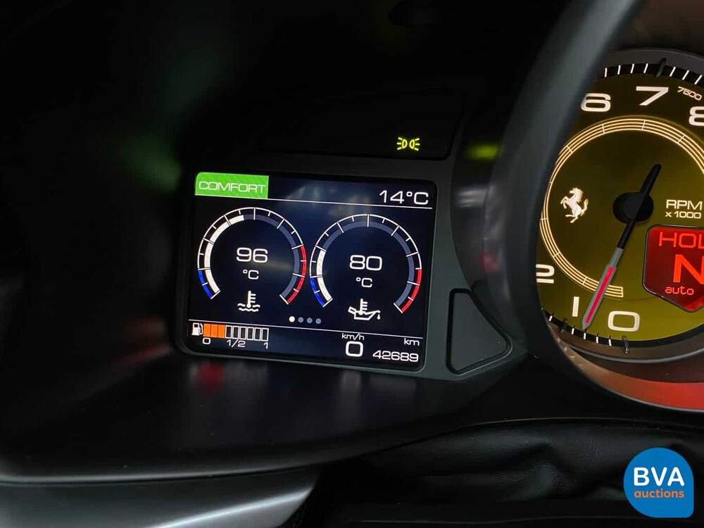 Ferrari GTC4 Lusso 689 PS 6.3 V12 GANZ DCT 2017.