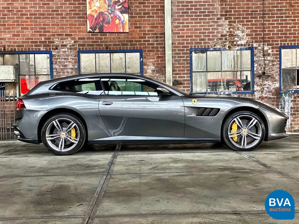 Ferrari GTC4 Lusso 689 PS 6.3 V12 GANZ DCT 2017.