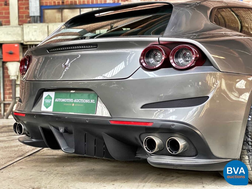 Ferrari GTC4 Lusso 689 PS 6.3 V12 GANZ DCT 2017.