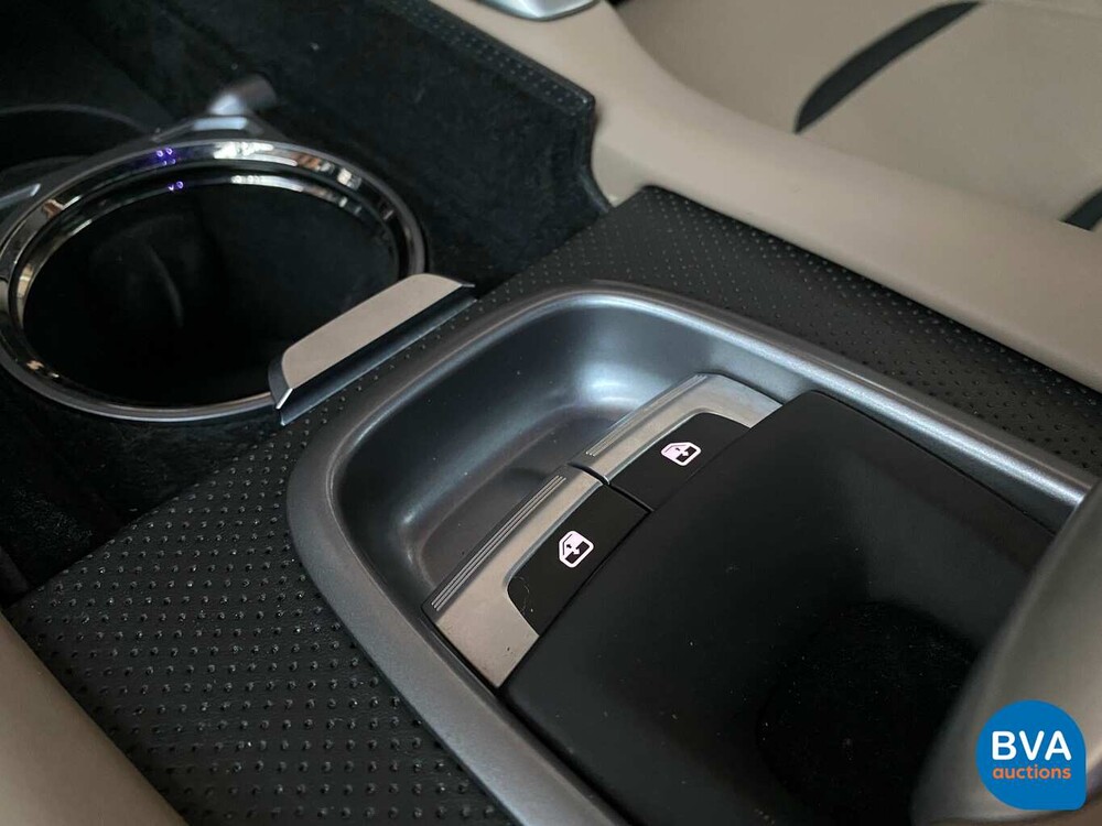 Ferrari GTC4 Lusso 689 PS 6.3 V12 GANZ DCT 2017.