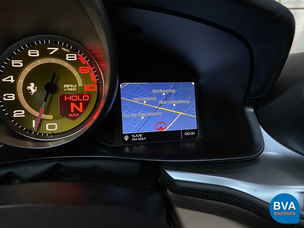 Ferrari GTC4 Lusso 689 PS 6.3 V12 GANZ DCT 2017.