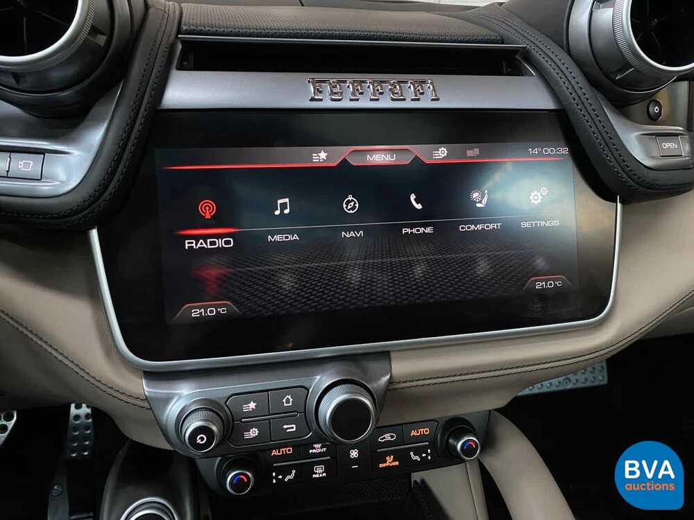 Ferrari GTC4 Lusso 689 PS 6.3 V12 GANZ DCT 2017.