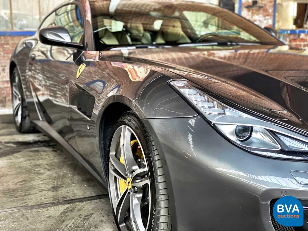 Ferrari GTC4 Lusso 689 PS 6.3 V12 GANZ DCT 2017.