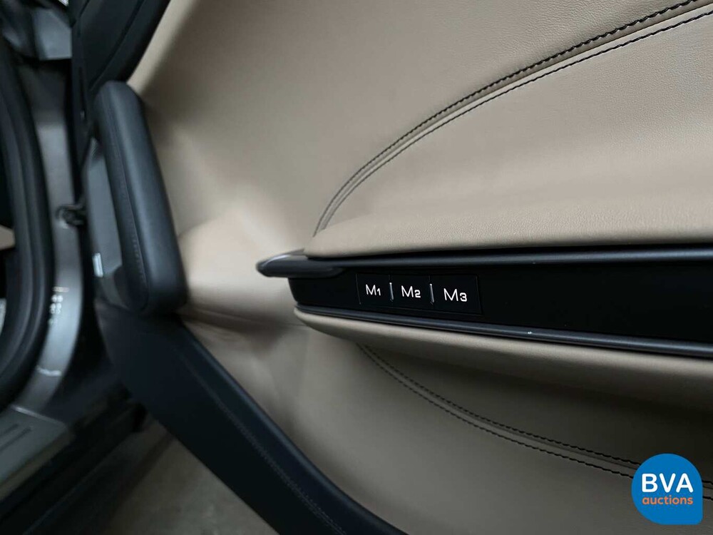 Ferrari GTC4 Lusso 689 PS 6.3 V12 GANZ DCT 2017.