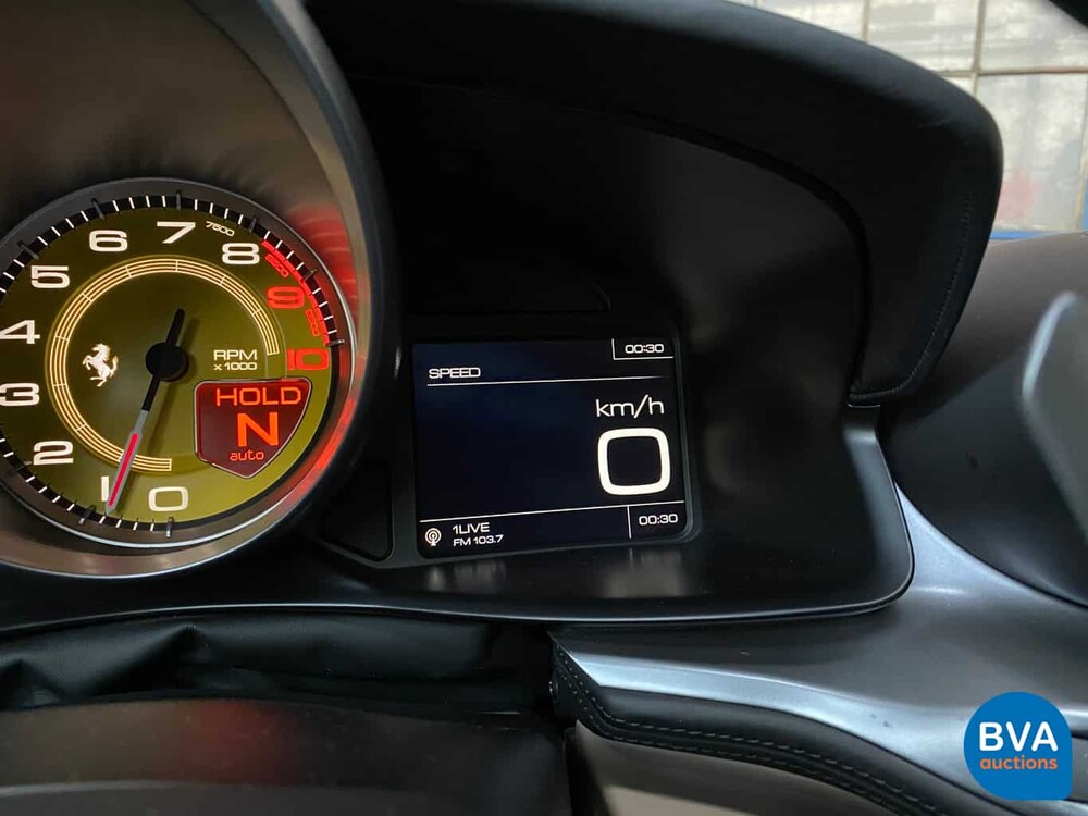 Ferrari GTC4 Lusso 689 PS 6.3 V12 GANZ DCT 2017.