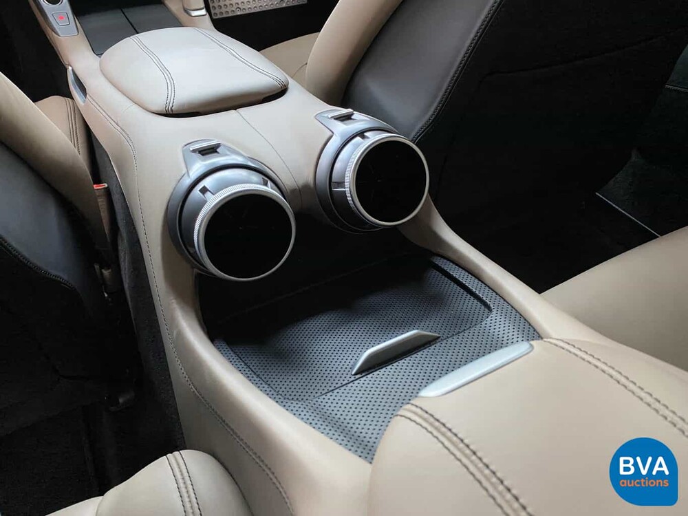 Ferrari GTC4 Lusso 689 PS 6.3 V12 GANZ DCT 2017.