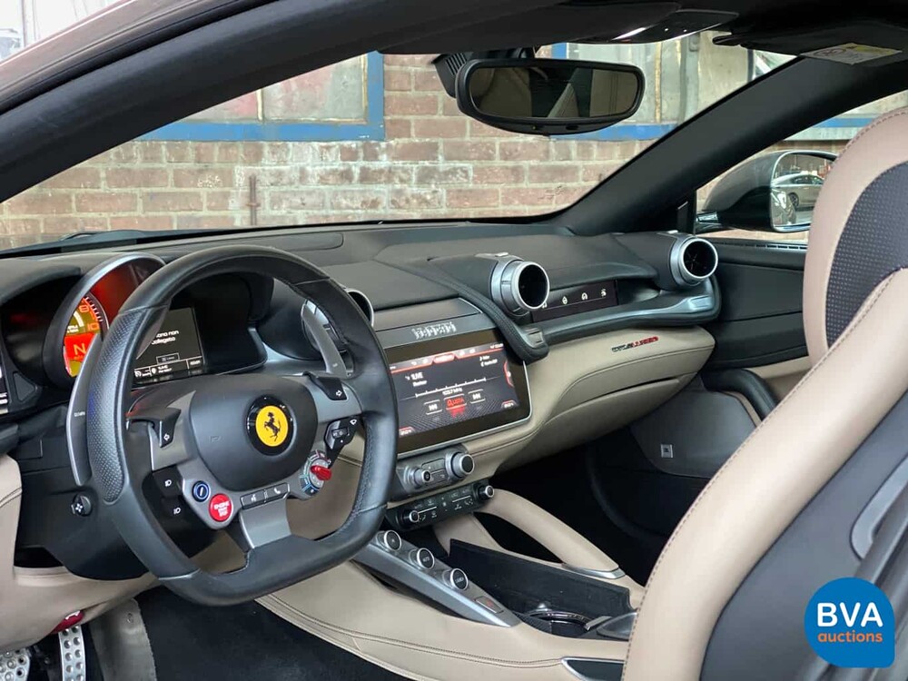 Ferrari GTC4 Lusso 689 PS 6.3 V12 GANZ DCT 2017.