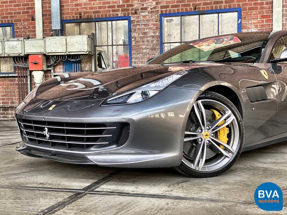 Ferrari GTC4 Lusso 689 PS 6.3 V12 GANZ DCT 2017.