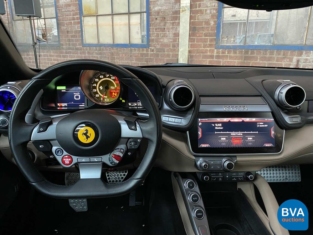 Ferrari GTC4 Lusso 689 PS 6.3 V12 GANZ DCT 2017.