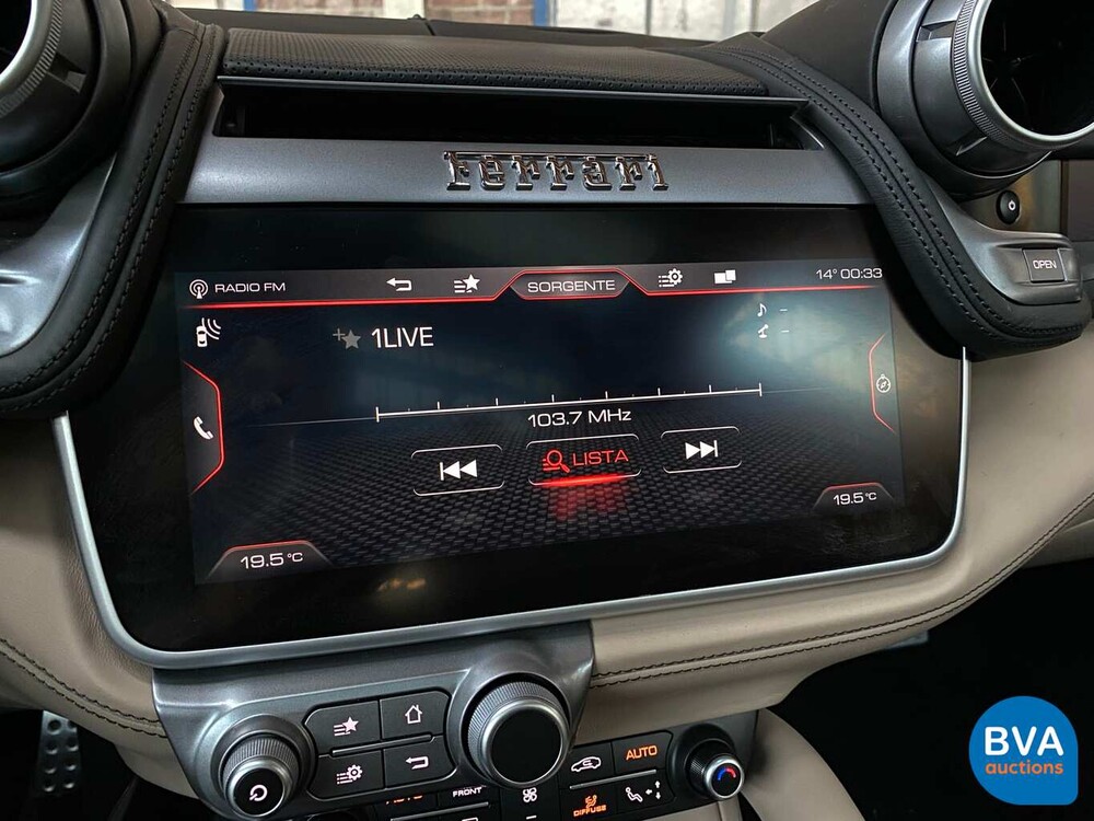 Ferrari GTC4 Lusso 689 PS 6.3 V12 GANZ DCT 2017.