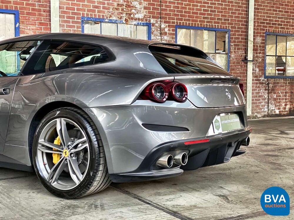 Ferrari GTC4 Lusso 689 PS 6.3 V12 GANZ DCT 2017.