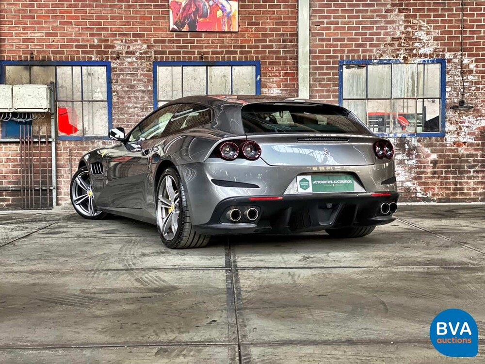 Ferrari GTC4 Lusso 689 PS 6.3 V12 GANZ DCT 2017.