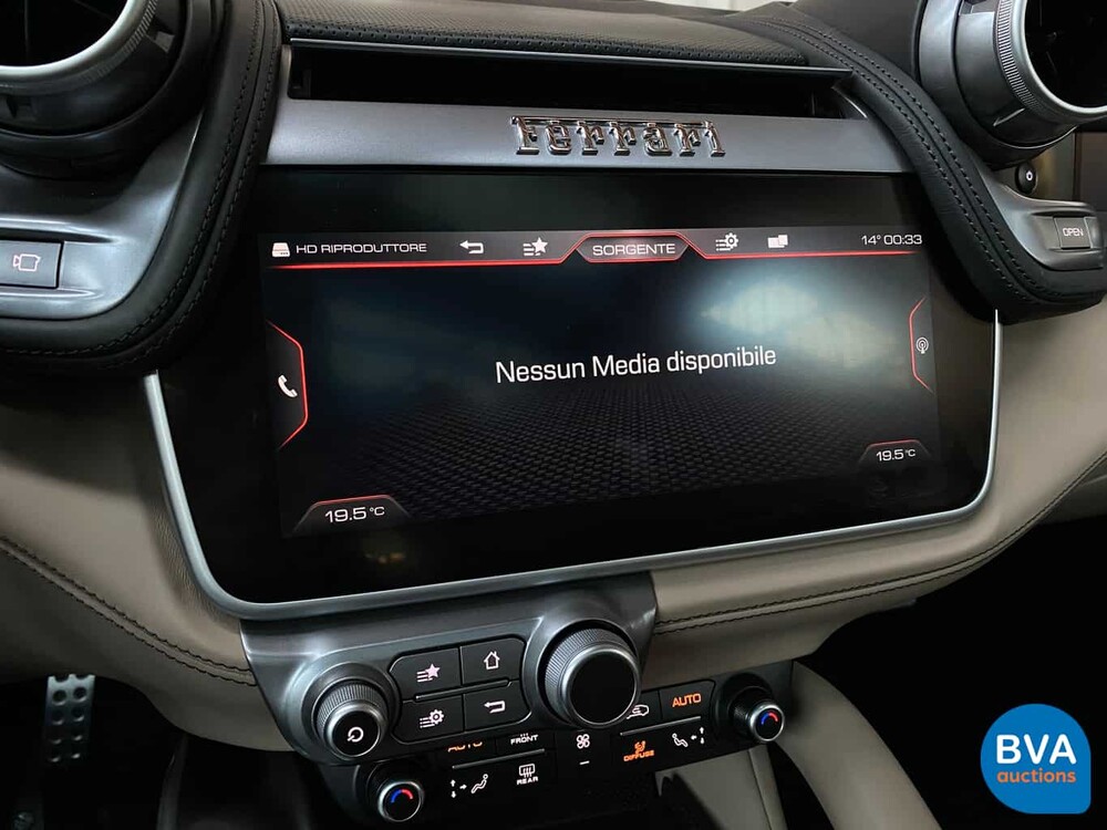 Ferrari GTC4 Lusso 689 PS 6.3 V12 GANZ DCT 2017.