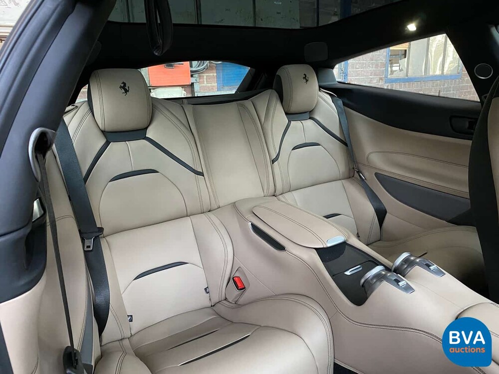 Ferrari GTC4 Lusso 689 PS 6.3 V12 GANZ DCT 2017.