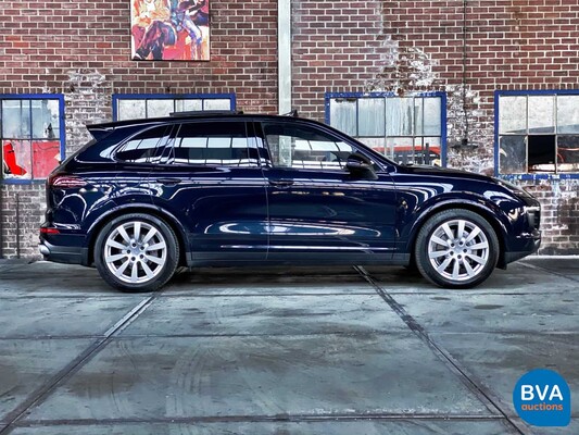 Porsche Cayenne S 3.0 D 261HP MY 2016 FACELIFT - Org NL, GG-730-B.