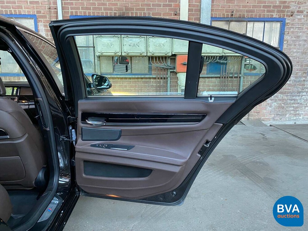 BMW 740d xDrive M-Sport 313 PS 7er, 9-ZKT-90.