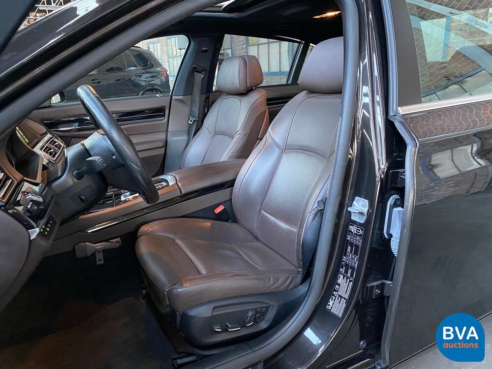 BMW 740d xDrive M-Sport 313 PS 7er, 9-ZKT-90.