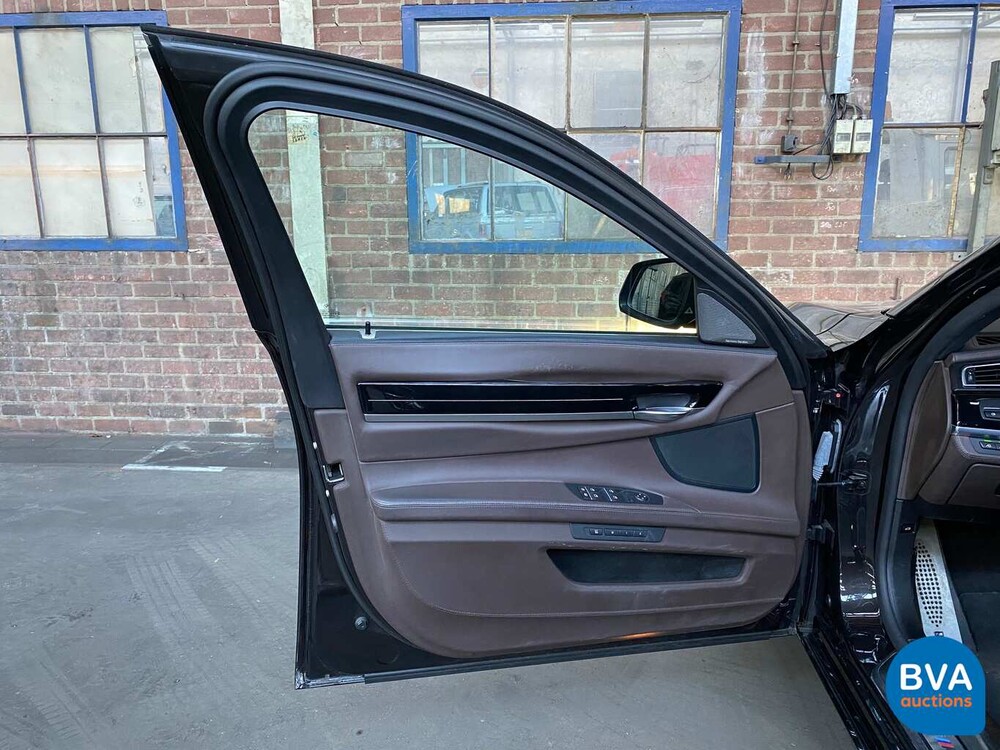 BMW 740d xDrive M-Sport 313 PS 7er, 9-ZKT-90.