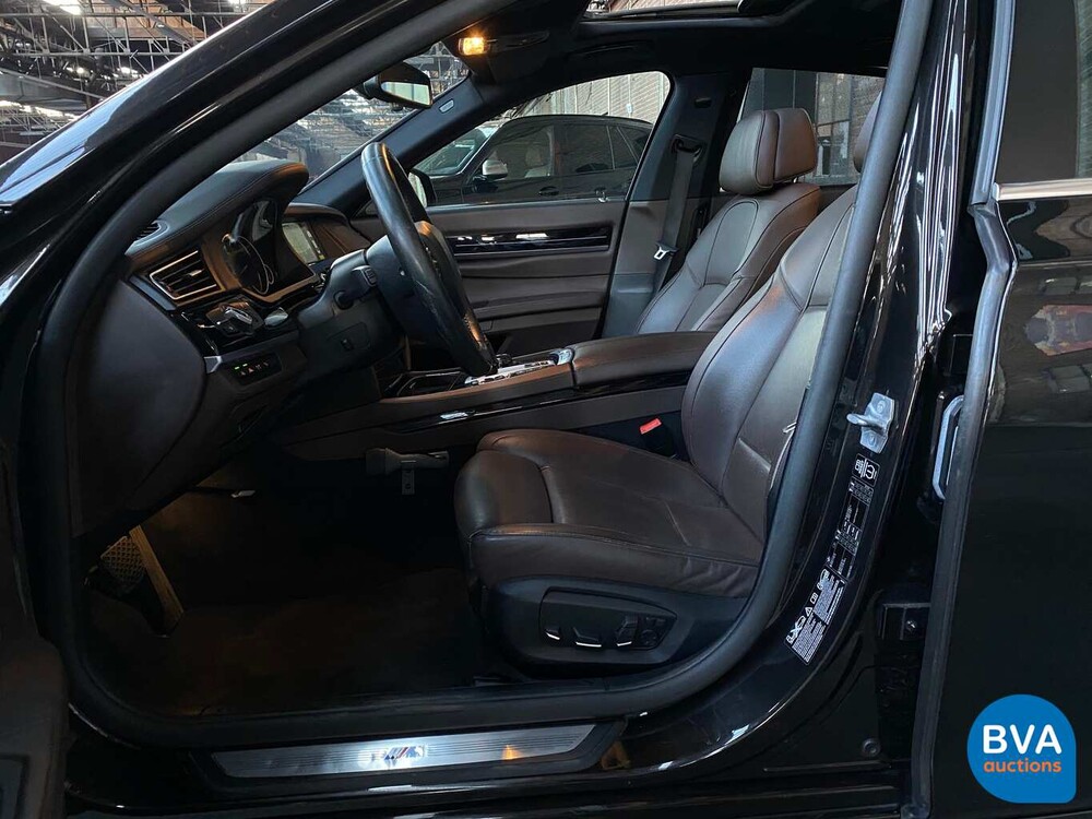 BMW 740d xDrive M-Sport 313 PS 7er, 9-ZKT-90.
