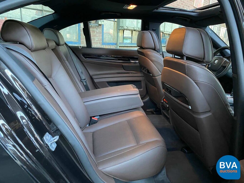 BMW 740d xDrive M-Sport 313 PS 7er, 9-ZKT-90.