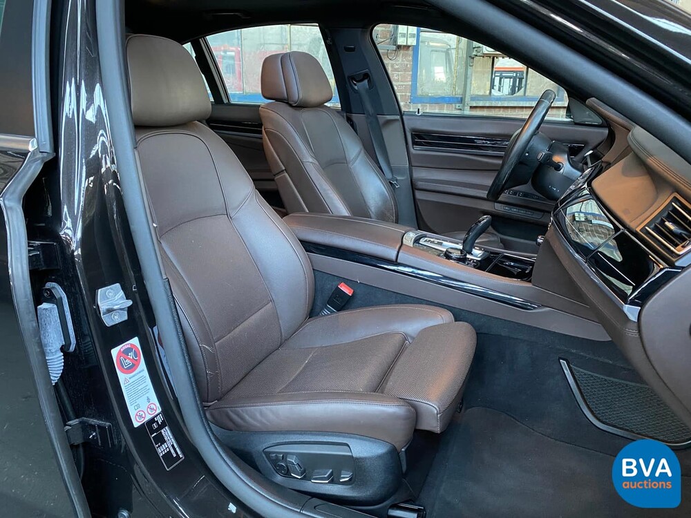 BMW 740d xDrive M-Sport 313 PS 7er, 9-ZKT-90.