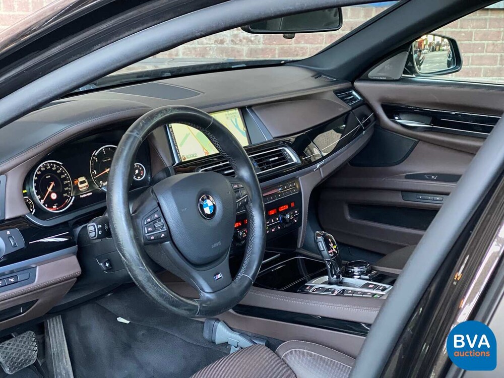 BMW 740d xDrive M-Sport 313 PS 7er, 9-ZKT-90.