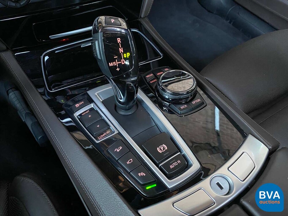 BMW 740d xDrive M-Sport 313 PS 7er, 9-ZKT-90.