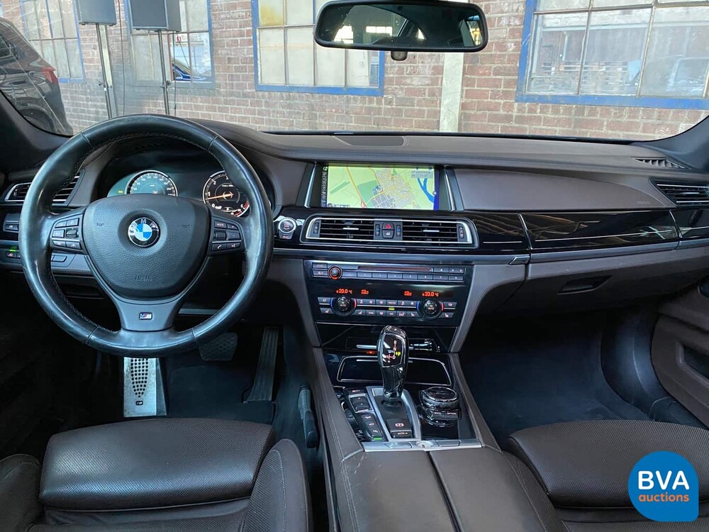 BMW 740d xDrive M-Sport 313 PS 7er, 9-ZKT-90.