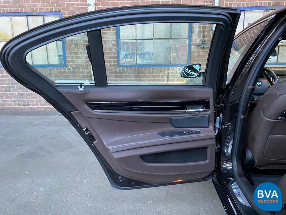 BMW 740d xDrive M-Sport 313 PS 7er, 9-ZKT-90.
