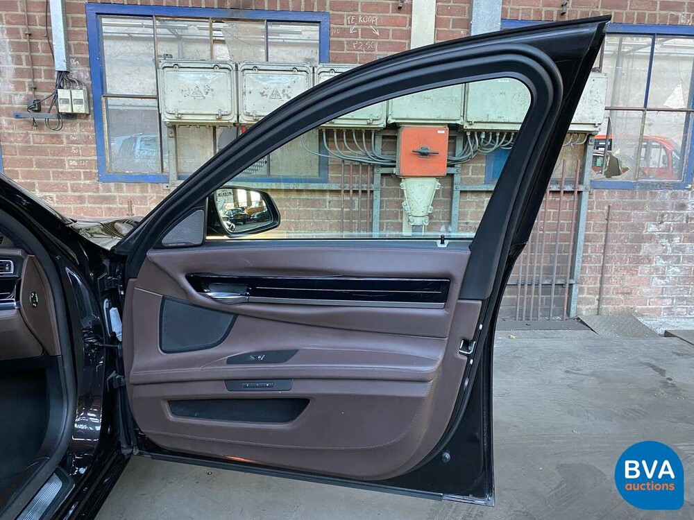 BMW 740d xDrive M-Sport 313 PS 7er, 9-ZKT-90.