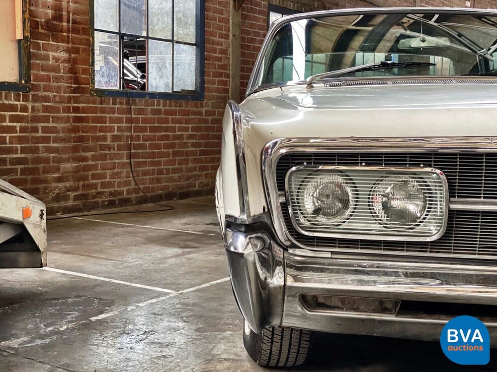 Imperial Crown Limousine V8 340 PS 1965, DH-04-30.