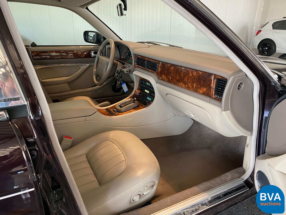 Jaguar Sovereign 4.0 1996 241hp, 79-RX-LR.