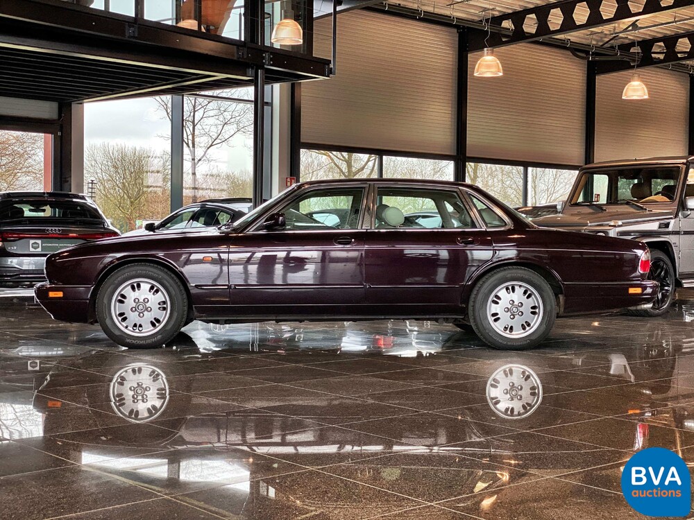 Jaguar Sovereign 4.0 1996 241hp, 79-RX-LR.