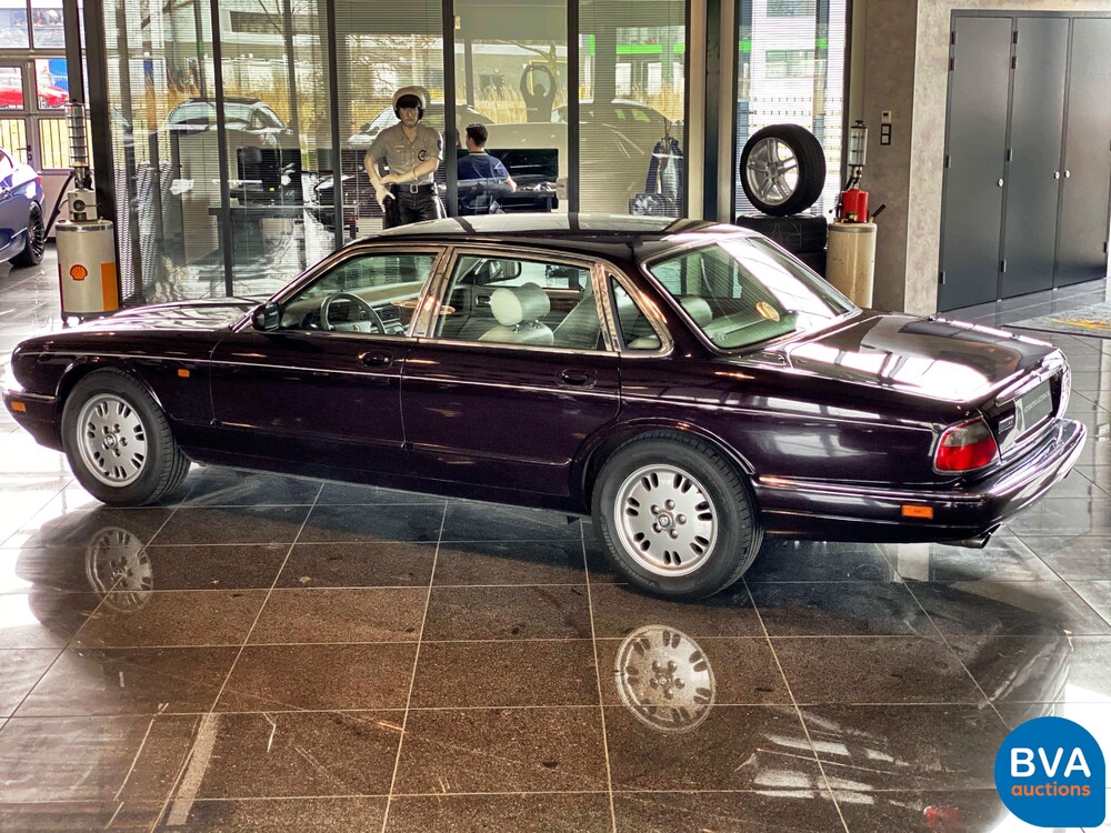 Jaguar Sovereign 4.0 1996 241hp, 79-RX-LR.