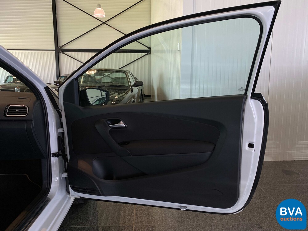 Volkswagen Polo WRC 2.0 TSI R Street 320pk 2014, 9-XJG-33