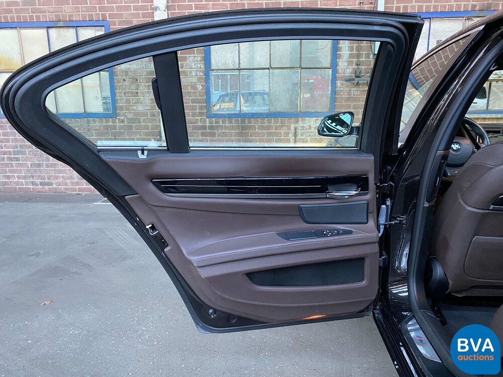 BMW 740d xDrive M-Sport 313 PS 7er, 9-ZKT-90.