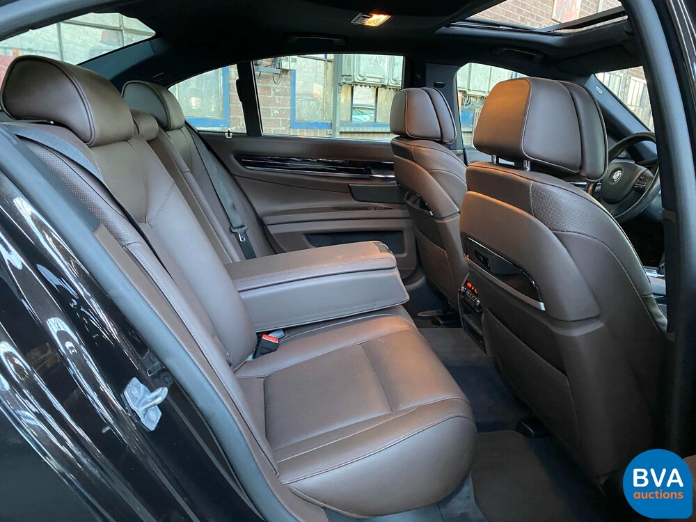 BMW 740d xDrive M-Sport 313 PS 7er, 9-ZKT-90.