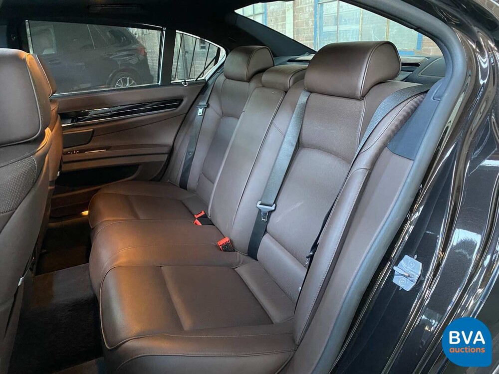 BMW 740d xDrive M-Sport 313 PS 7er, 9-ZKT-90.