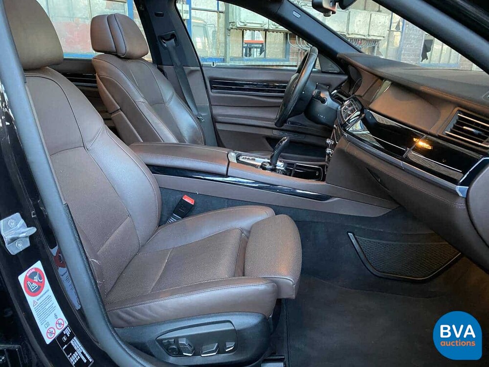 BMW 740d xDrive M-Sport 313 PS 7er, 9-ZKT-90.
