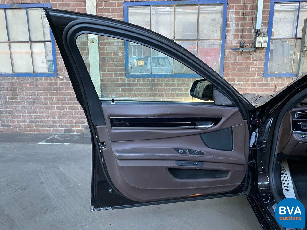 BMW 740d xDrive M-Sport 313 PS 7er, 9-ZKT-90.