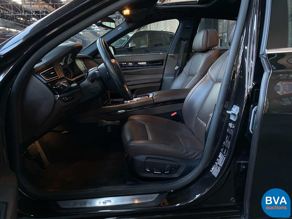 BMW 740d xDrive M-Sport 313 PS 7er, 9-ZKT-90.