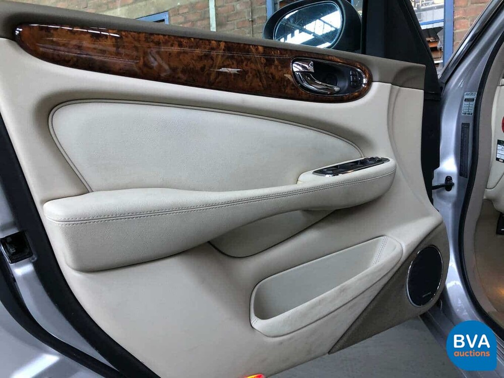 Jaguar XJ8 4.2 V8 300 PS 2003 -Youngtimer-.