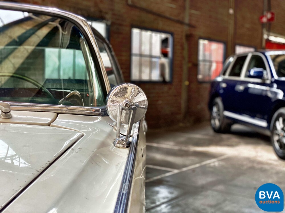 Imperial Crown Limousine V8 340 PS 1965, DH-04-30.