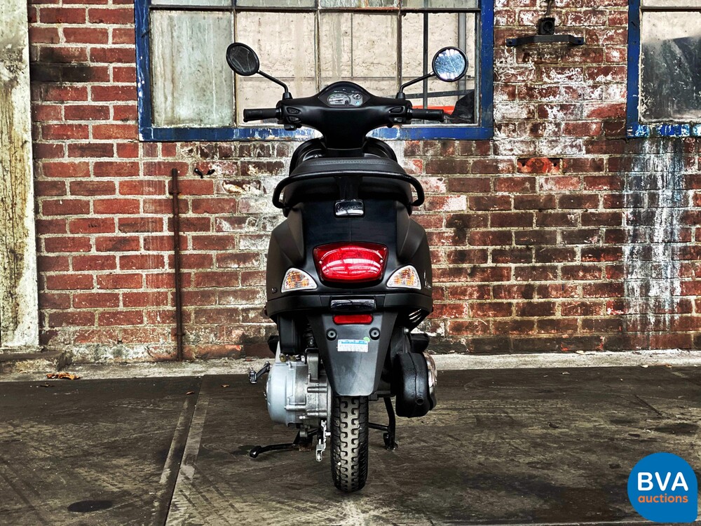 Vespa LX125 3KM.