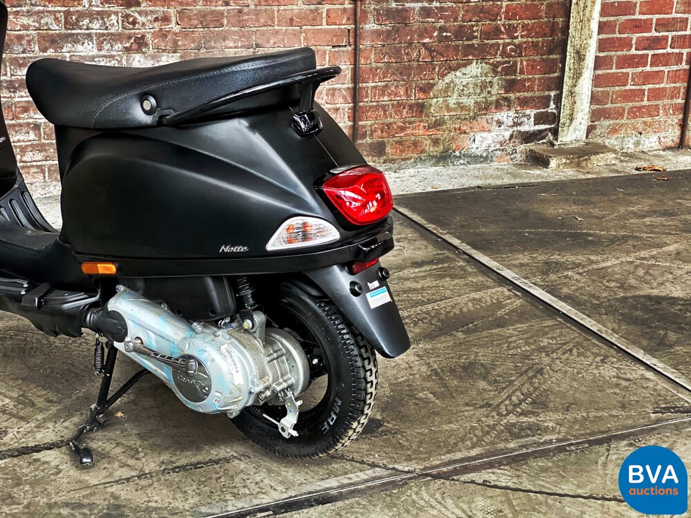 Vespa LX125 3KM 2020.