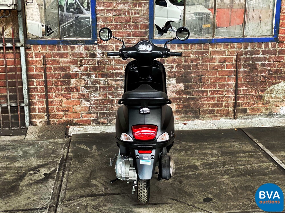 Vespa LX125 3KM 2020.
